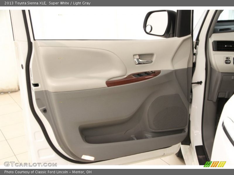 Super White / Light Gray 2013 Toyota Sienna XLE
