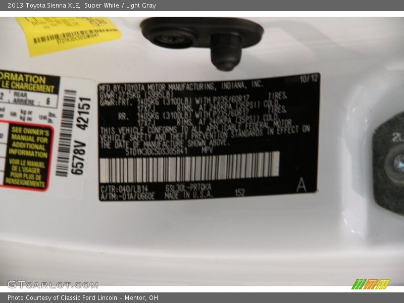 Super White / Light Gray 2013 Toyota Sienna XLE