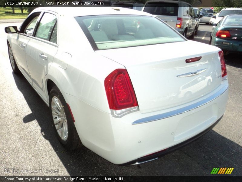 Ivory Tri-Coat Pearl / Black/Linen 2015 Chrysler 300 C