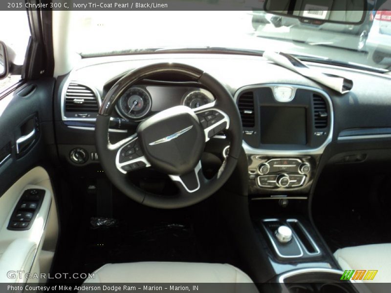 Ivory Tri-Coat Pearl / Black/Linen 2015 Chrysler 300 C