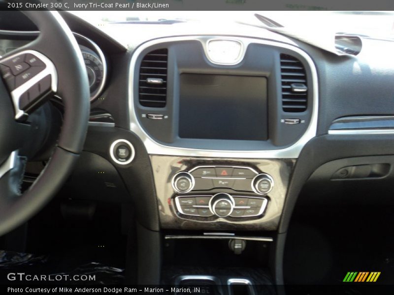 Ivory Tri-Coat Pearl / Black/Linen 2015 Chrysler 300 C