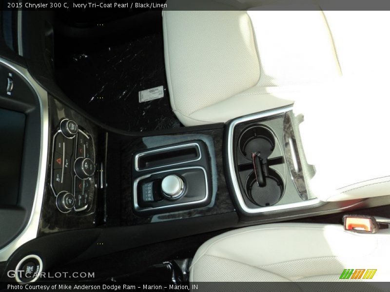 Ivory Tri-Coat Pearl / Black/Linen 2015 Chrysler 300 C