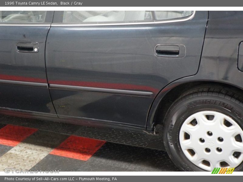 Black / Gray 1996 Toyota Camry LE Sedan