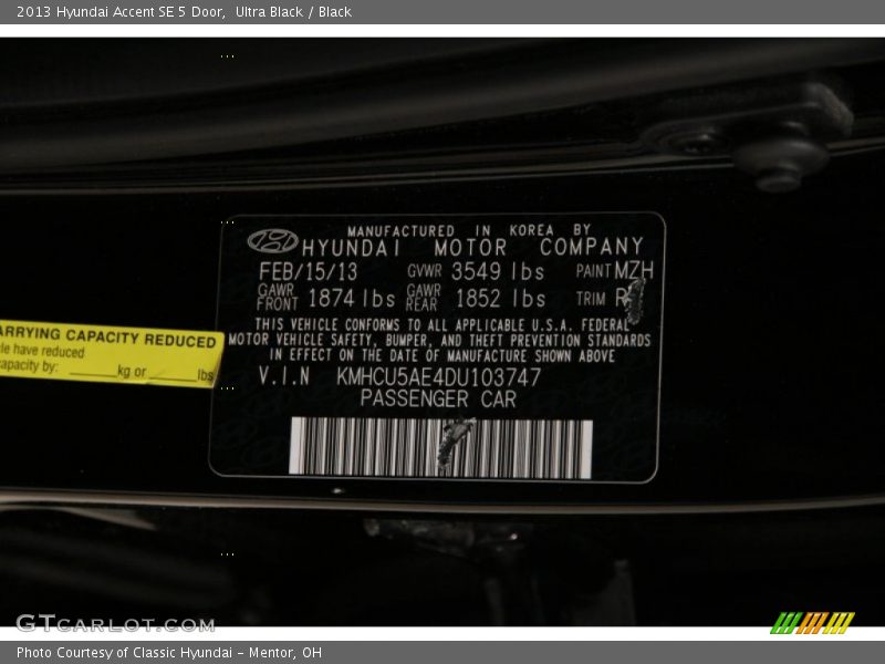 Ultra Black / Black 2013 Hyundai Accent SE 5 Door