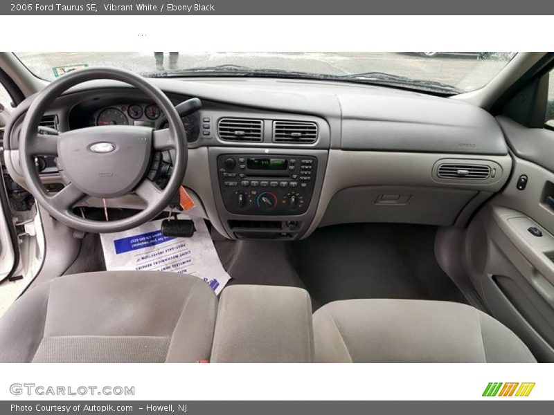 Vibrant White / Ebony Black 2006 Ford Taurus SE