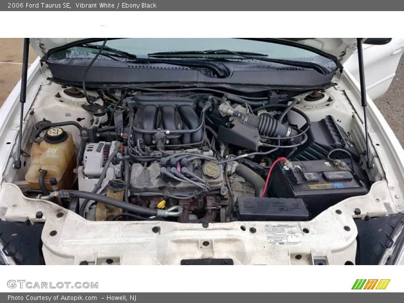 Vibrant White / Ebony Black 2006 Ford Taurus SE