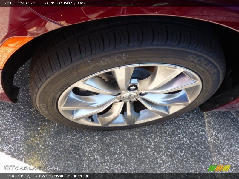 Velvet Red Pearl / Black 2015 Chrysler 200 S
