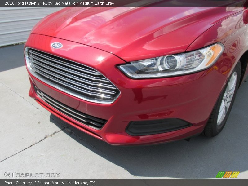 Ruby Red Metallic / Medium Earth Gray 2016 Ford Fusion S