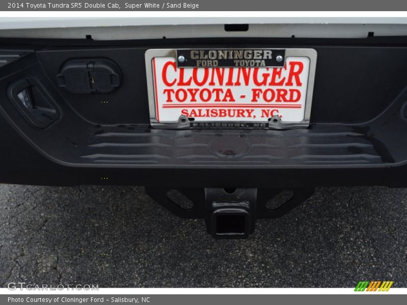 Super White / Sand Beige 2014 Toyota Tundra SR5 Double Cab