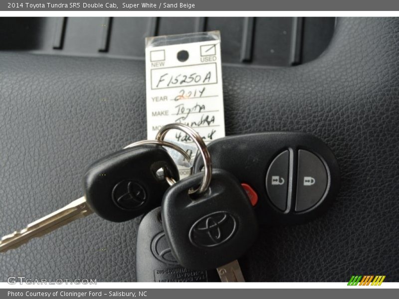Super White / Sand Beige 2014 Toyota Tundra SR5 Double Cab