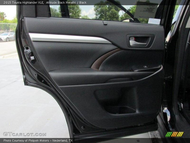 Attitude Black Metallic / Black 2015 Toyota Highlander XLE