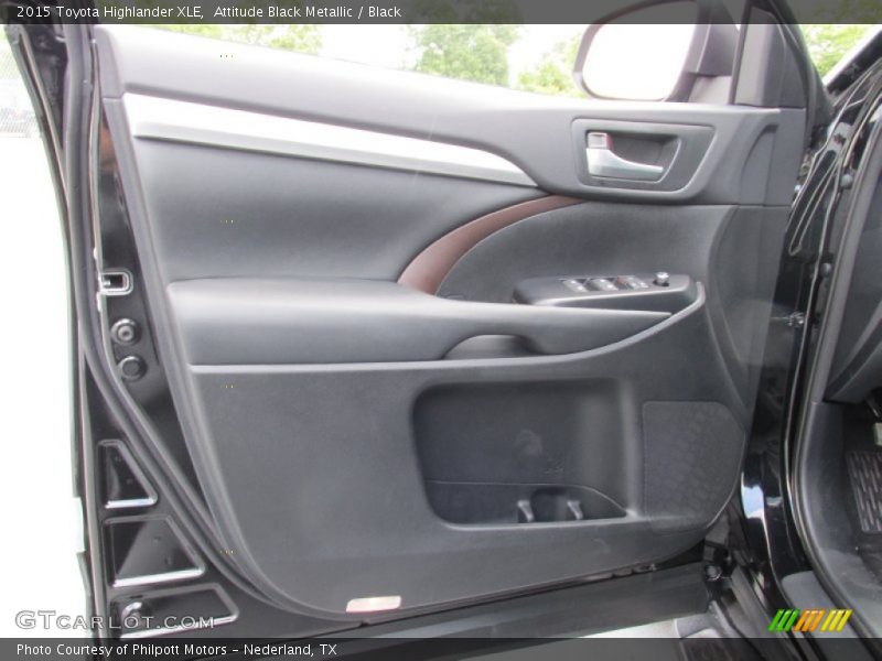 Attitude Black Metallic / Black 2015 Toyota Highlander XLE