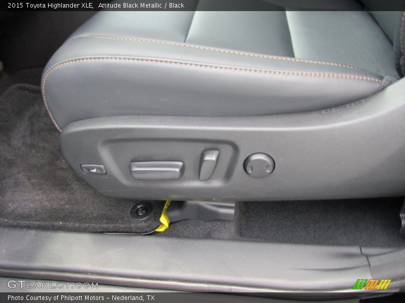Attitude Black Metallic / Black 2015 Toyota Highlander XLE