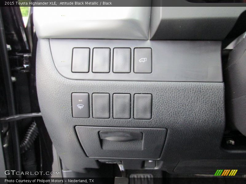 Attitude Black Metallic / Black 2015 Toyota Highlander XLE