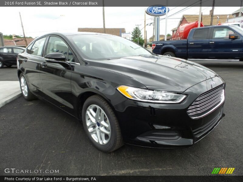 Front 3/4 View of 2016 Fusion SE