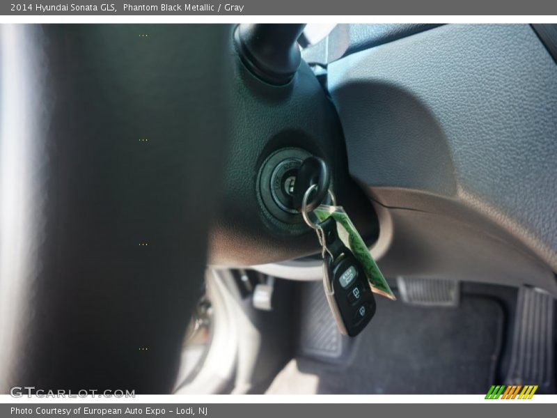 Phantom Black Metallic / Gray 2014 Hyundai Sonata GLS