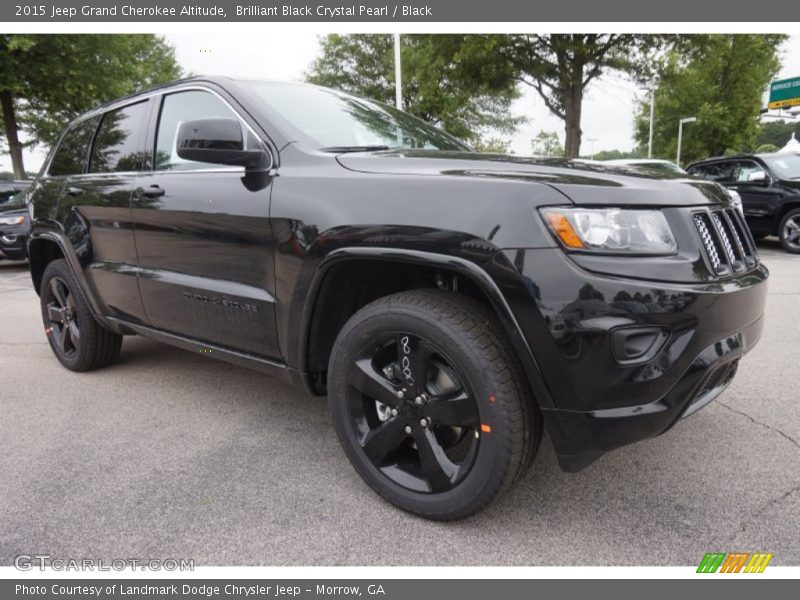 Front 3/4 View of 2015 Grand Cherokee Altitude