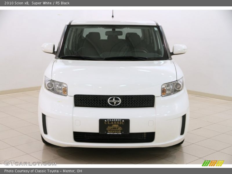 Super White / RS Black 2010 Scion xB