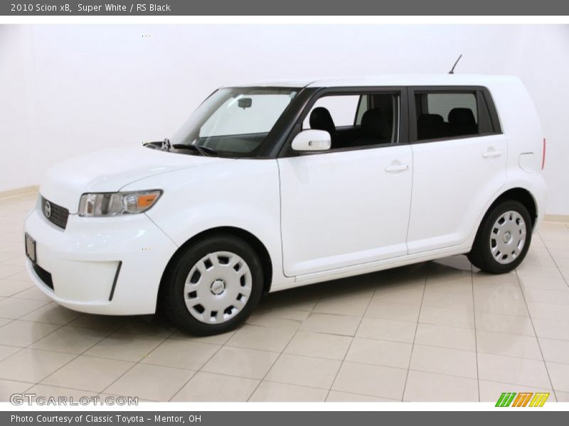 Super White / RS Black 2010 Scion xB
