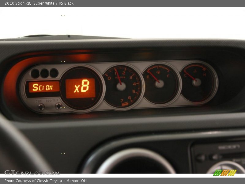 Super White / RS Black 2010 Scion xB