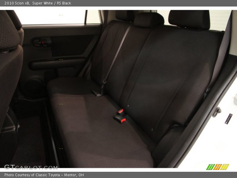 Super White / RS Black 2010 Scion xB
