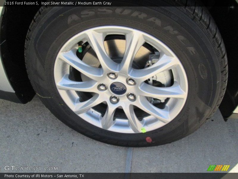 Ingot Silver Metallic / Medium Earth Gray 2016 Ford Fusion S