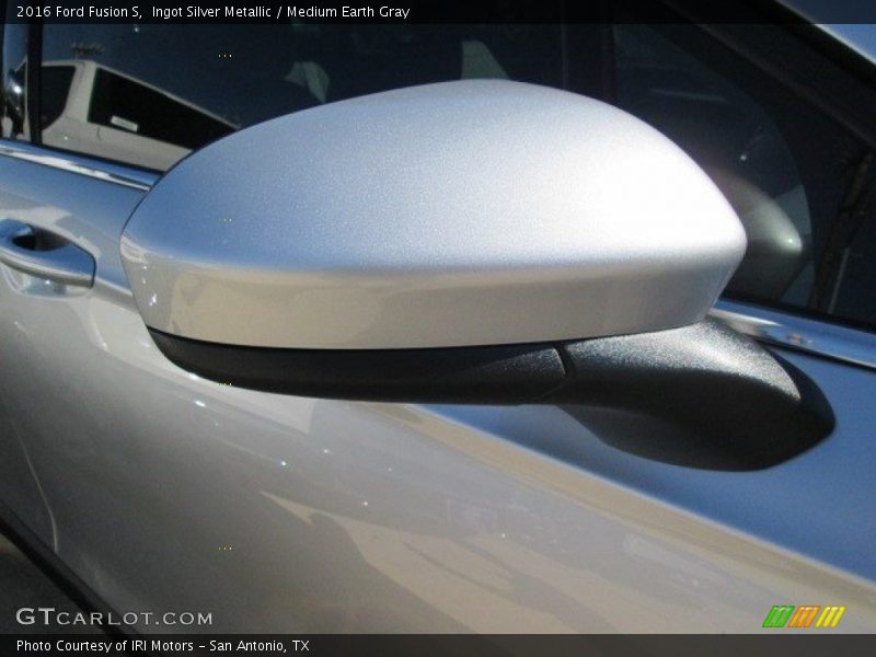 Ingot Silver Metallic / Medium Earth Gray 2016 Ford Fusion S
