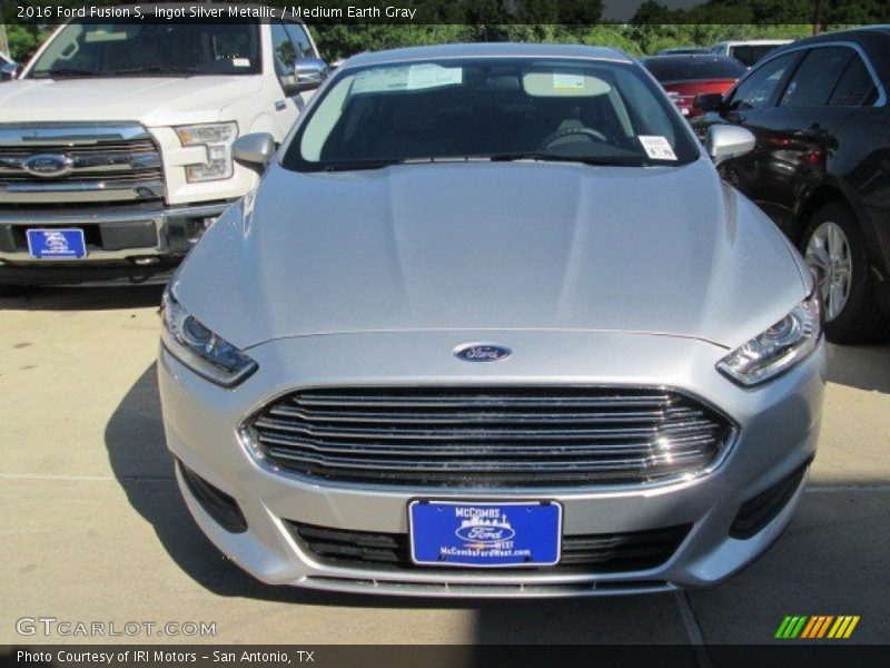 Ingot Silver Metallic / Medium Earth Gray 2016 Ford Fusion S