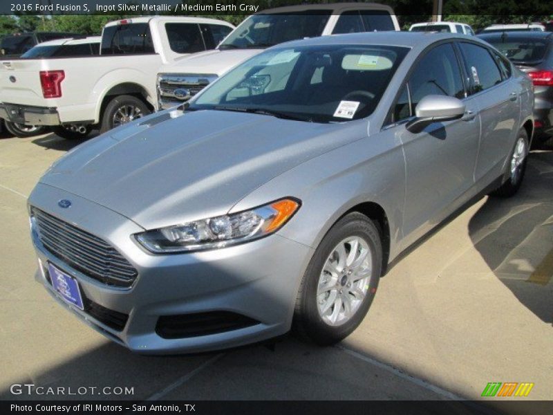 Ingot Silver Metallic / Medium Earth Gray 2016 Ford Fusion S