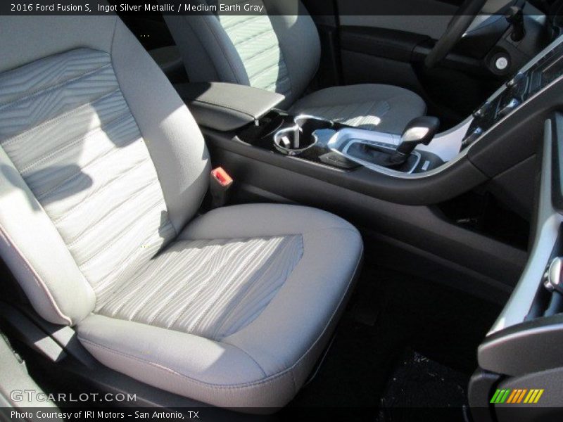 Ingot Silver Metallic / Medium Earth Gray 2016 Ford Fusion S