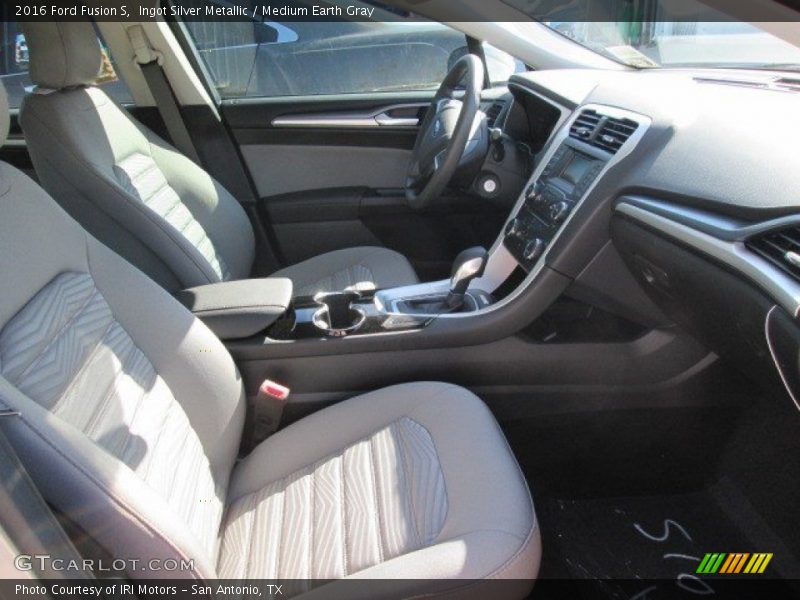 Ingot Silver Metallic / Medium Earth Gray 2016 Ford Fusion S