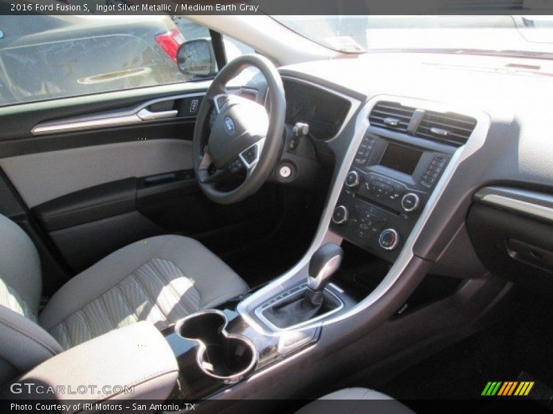 Ingot Silver Metallic / Medium Earth Gray 2016 Ford Fusion S