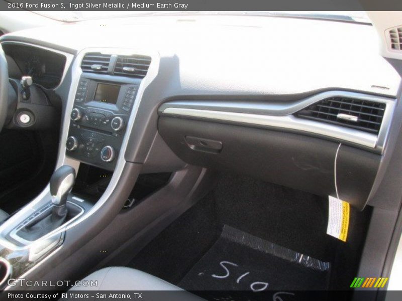 Ingot Silver Metallic / Medium Earth Gray 2016 Ford Fusion S
