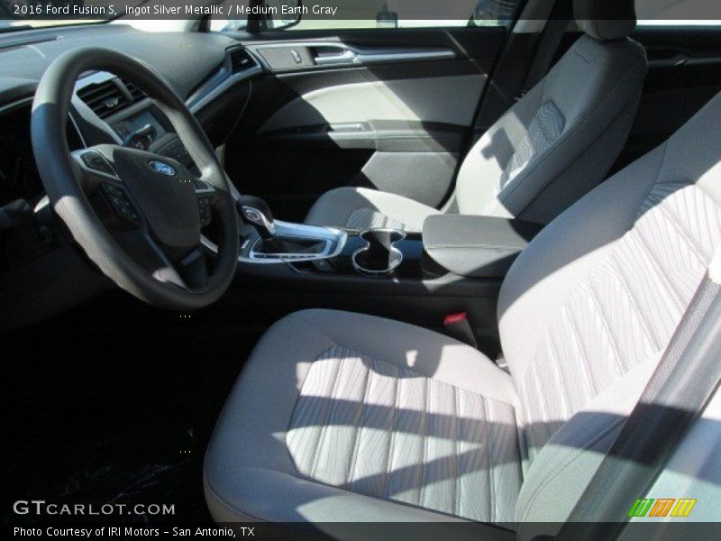 Ingot Silver Metallic / Medium Earth Gray 2016 Ford Fusion S