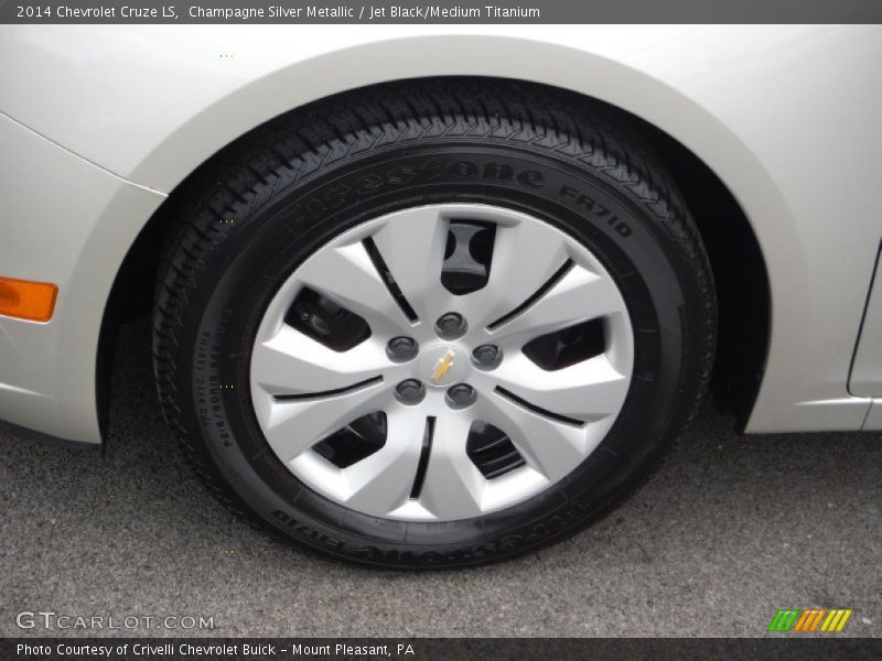 Champagne Silver Metallic / Jet Black/Medium Titanium 2014 Chevrolet Cruze LS