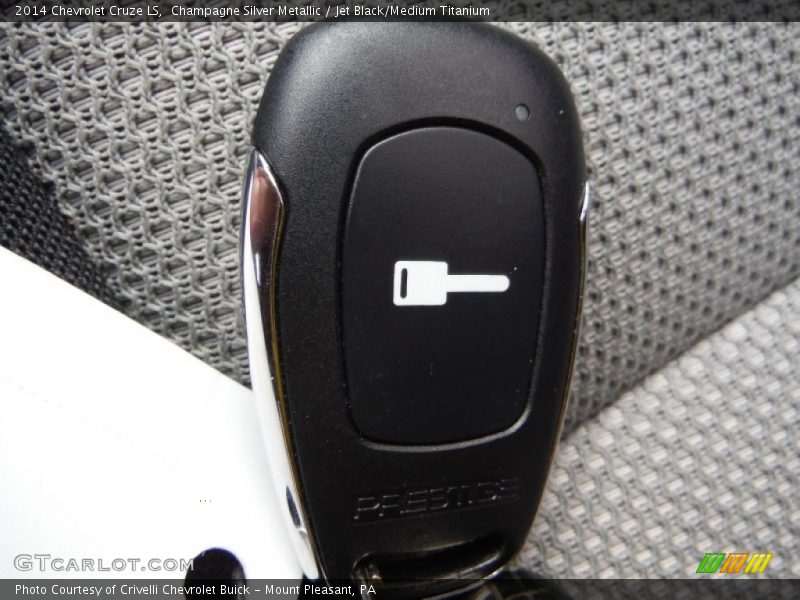 Champagne Silver Metallic / Jet Black/Medium Titanium 2014 Chevrolet Cruze LS