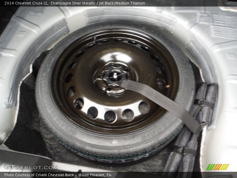 Champagne Silver Metallic / Jet Black/Medium Titanium 2014 Chevrolet Cruze LS