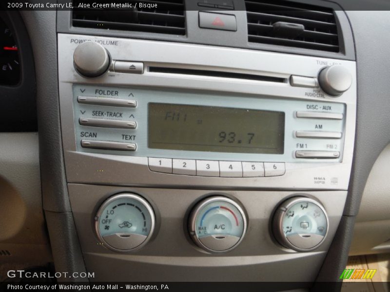 Aloe Green Metallic / Bisque 2009 Toyota Camry LE