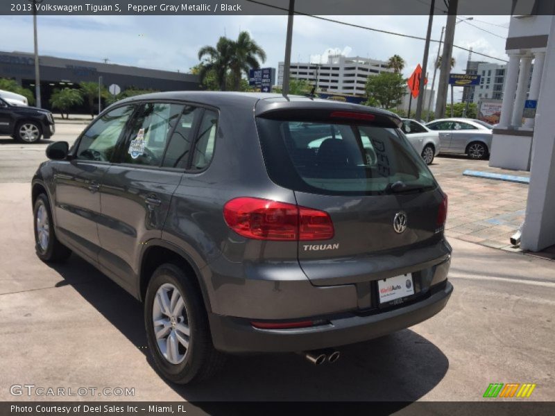 Pepper Gray Metallic / Black 2013 Volkswagen Tiguan S
