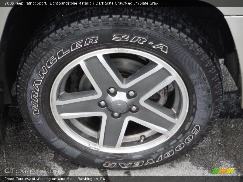 Light Sandstone Metallic / Dark Slate Gray/Medium Slate Gray 2009 Jeep Patriot Sport