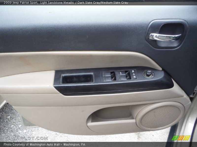 Light Sandstone Metallic / Dark Slate Gray/Medium Slate Gray 2009 Jeep Patriot Sport