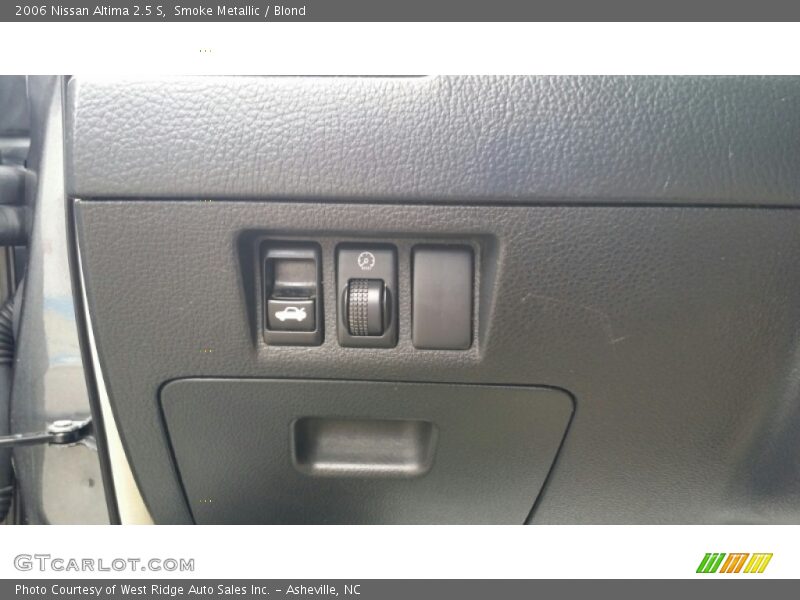 Smoke Metallic / Blond 2006 Nissan Altima 2.5 S