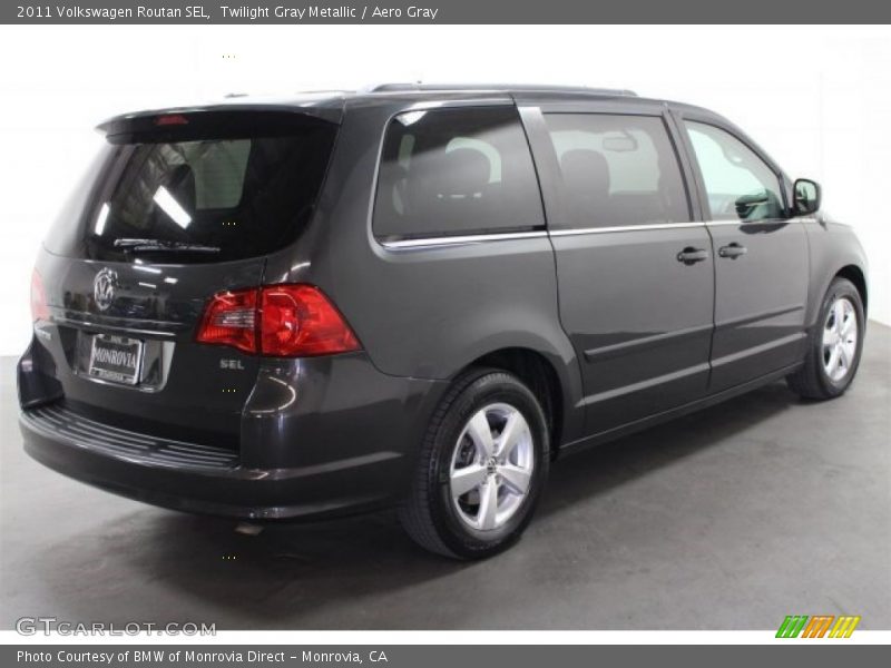 Twilight Gray Metallic / Aero Gray 2011 Volkswagen Routan SEL