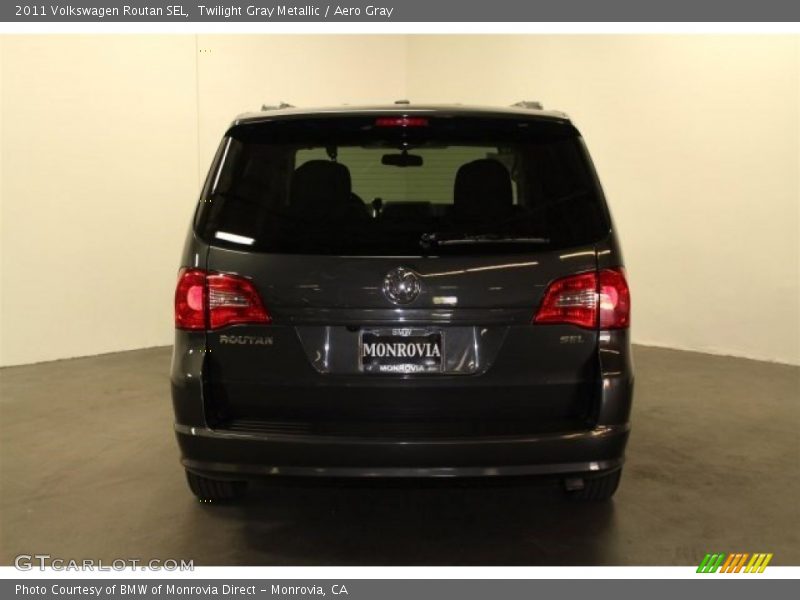 Twilight Gray Metallic / Aero Gray 2011 Volkswagen Routan SEL