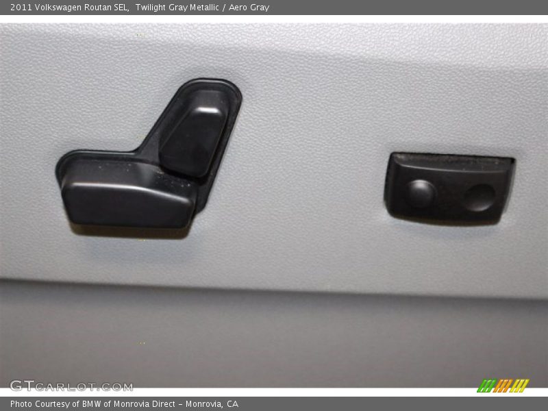 Twilight Gray Metallic / Aero Gray 2011 Volkswagen Routan SEL