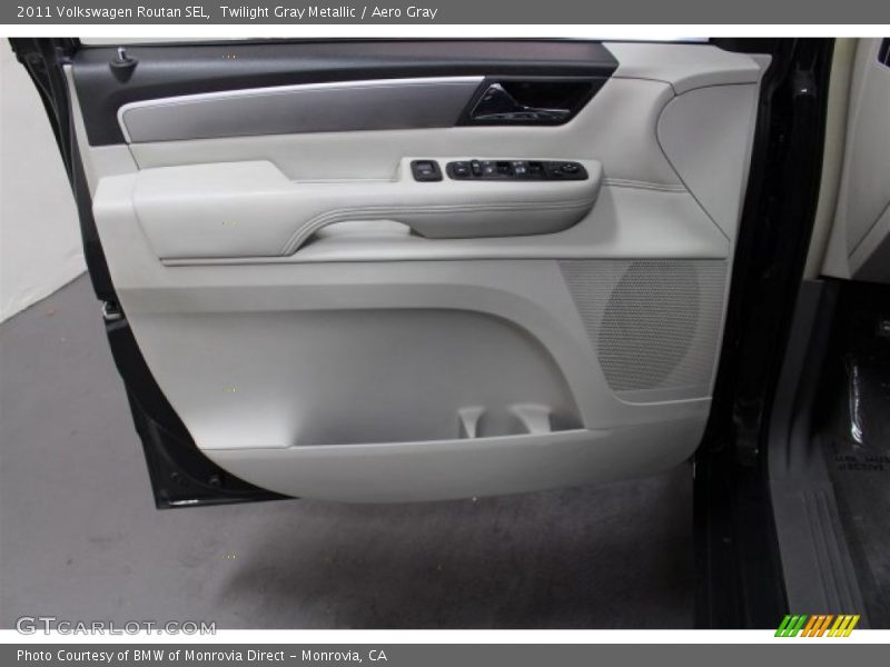 Twilight Gray Metallic / Aero Gray 2011 Volkswagen Routan SEL