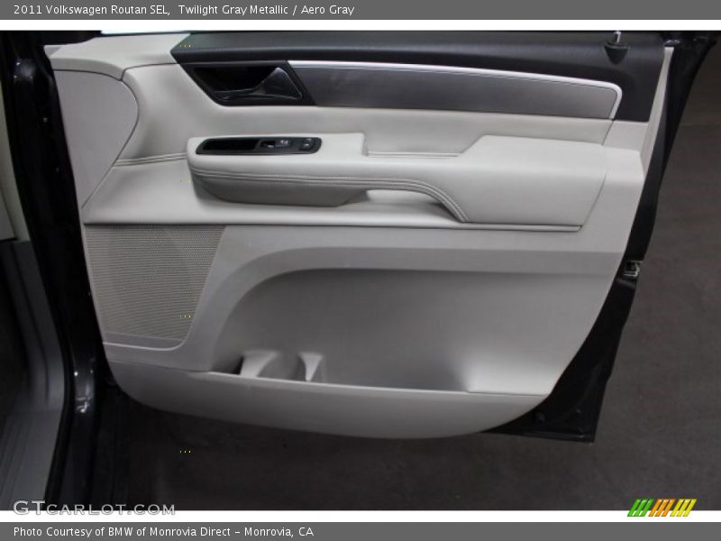 Twilight Gray Metallic / Aero Gray 2011 Volkswagen Routan SEL
