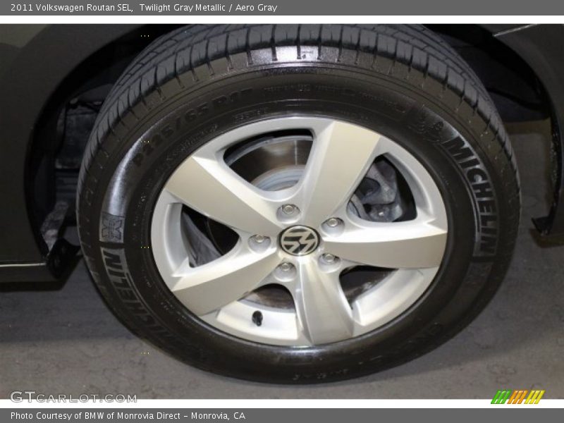 Twilight Gray Metallic / Aero Gray 2011 Volkswagen Routan SEL
