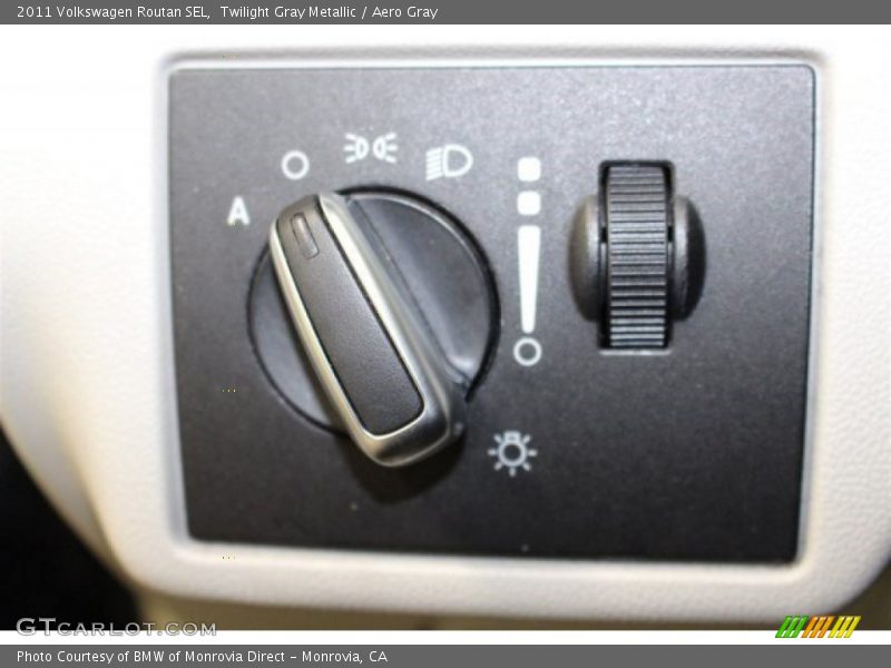 Twilight Gray Metallic / Aero Gray 2011 Volkswagen Routan SEL