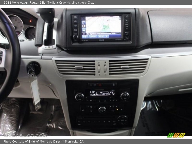 Twilight Gray Metallic / Aero Gray 2011 Volkswagen Routan SEL